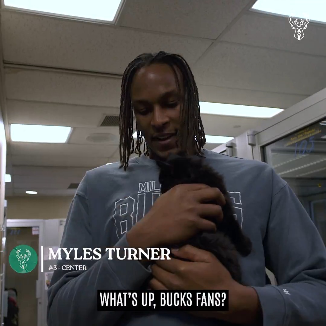 Cat dad Myles spent some quality time with the animals at the Wisconsin Humane Society. 🐾💚