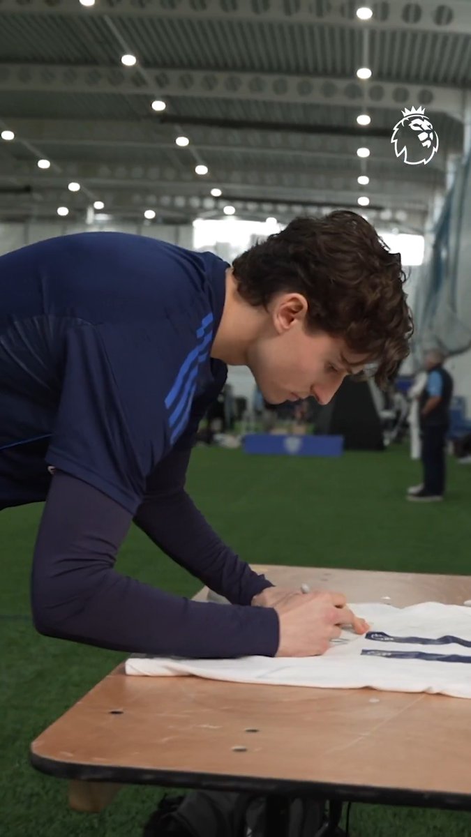 Win a SIGNED, match-worn Brenden Aaronson jersey! ✍️🇺🇸 Enter here or on the PL App for a chance to win 👇