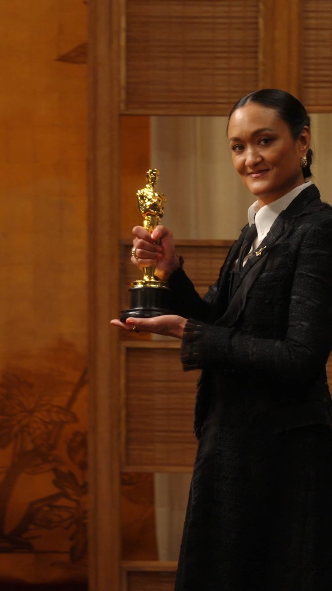 Fresh off her Oscar win and Autumn Durald Arkapaw is asking the important questions: where are the snacks? #Oscars