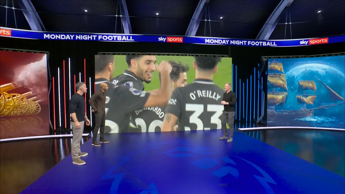 "There's no doubt Donnarumma blinked first" Jamie Carragher discusses the role that Gianluigi Donnarumma and David Raya will play in the title race 🧤