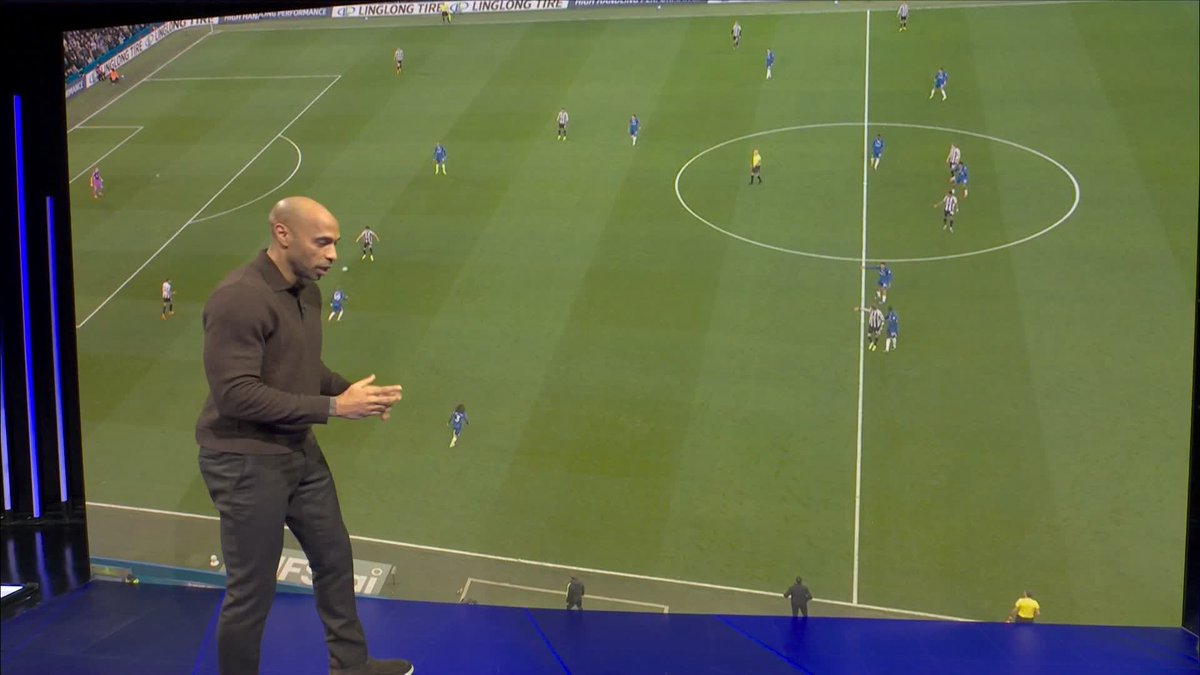 "He [Liam Rosenior] is not even looking at what's happening... goal" 😳 "Stop looking at your coach for instructions" 😬 Thierry Henry and Jamie Carragher analyse Newcastle's goal against Chelsea ⤵️