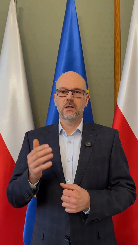 Sejm wybrał sędziów Trybunału Konstytucyjnego. ⚖️ To uznani eksperci i naukowcy, a nie byli posłowie, czy kulinarne odkrycia. Zmiany są kluczowe dla przywrócenia praworządności w Polsce. Ale nie wszystkim to się podoba…