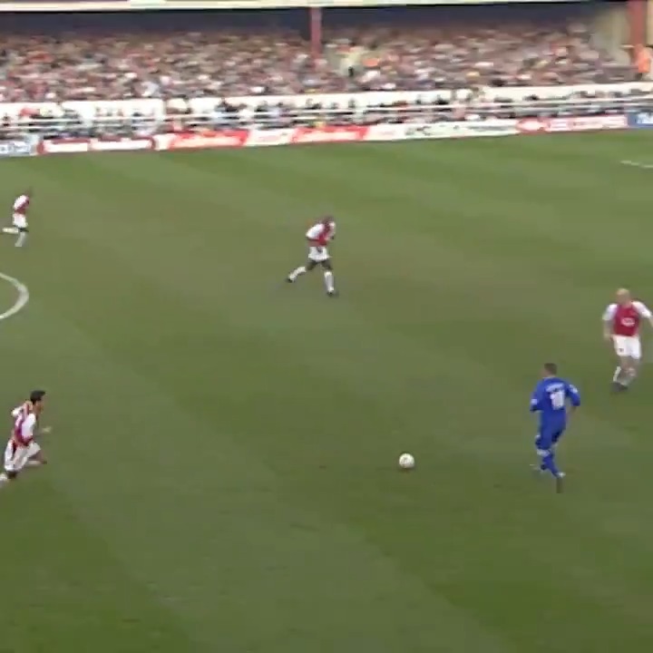 As a palate cleanser for the Max Dowman goal, here's young Wayne Rooney scoring at @ Highbury...