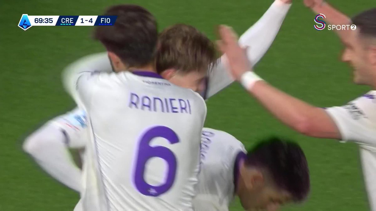 🤩 Fiorentinalı oyuncular, Guti-Benzema topuk pası videosunu çok izlemişe benziyor.