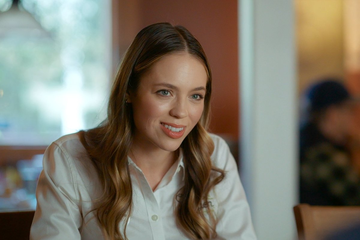 The historic moment Liz tried an Olive Garden breadstick. #Shrinking — Now Streaming