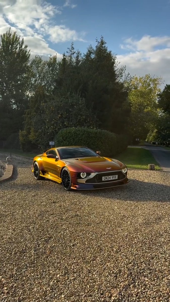 Ever seen a car change colour in front of your eyes? Another Q by Aston Martin special. 🎥Freddie Atkins #AstonMartinLive #Valour #QbyAstonMartin