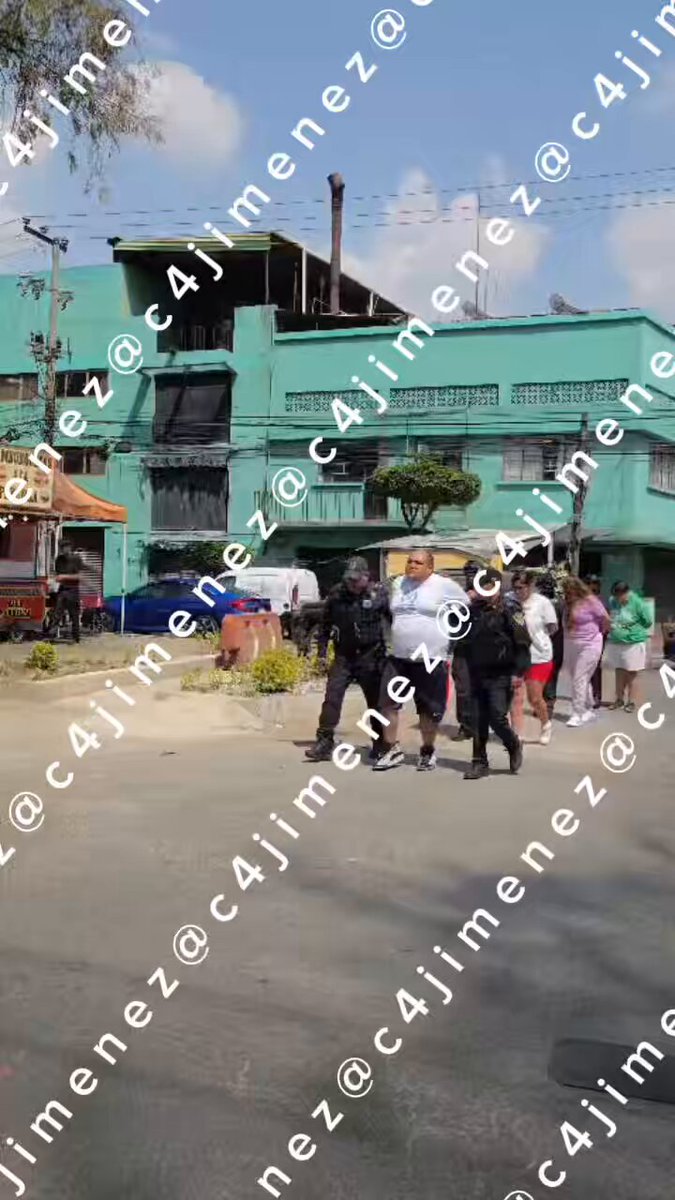 TRAFICANTES del GREGORY por WHATSAPP Alan Durán Bricia Valencia Claudia López Marlén Salazwr Vendían drogas por la aplicación por órdenes del Gregory. Agentes de SSC CDMX los detuvieron con casi 100 kilos de marihuana en Alcaldía Miguel Hidalgo Van tras Gregory. El caso #C4EnAlerta