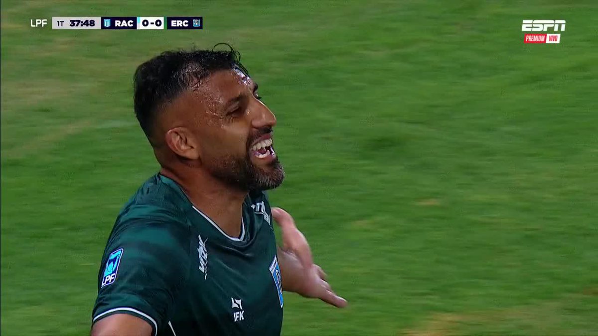 “RAMÓN, ESTÁS EN OFFSIDE RAMÓN. AUNQUE VAYAS YO TENGO QUE DEJAR DE RELATAR”. Mariano Closs, sobre Wanchope Ábila. 😅🇦🇷