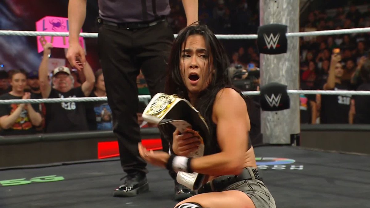 AJ ON TOP ✨ AJ Mendez makes Bayley tap out and is SILL Women’s Intercontinental Champion!
