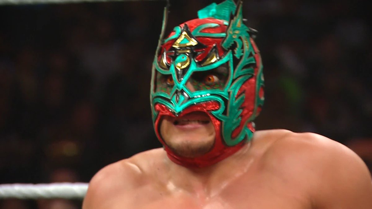 This match has been BACK and FORTH from the start! 🙌 Dragon Lee | PENTA EL ZERO M
