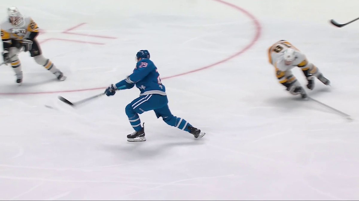 Nathan MacKinnon makes it look so easy... 🇺🇸: ESPN ➡️ 🇨🇦: Sports on Prime Canada ➡️
