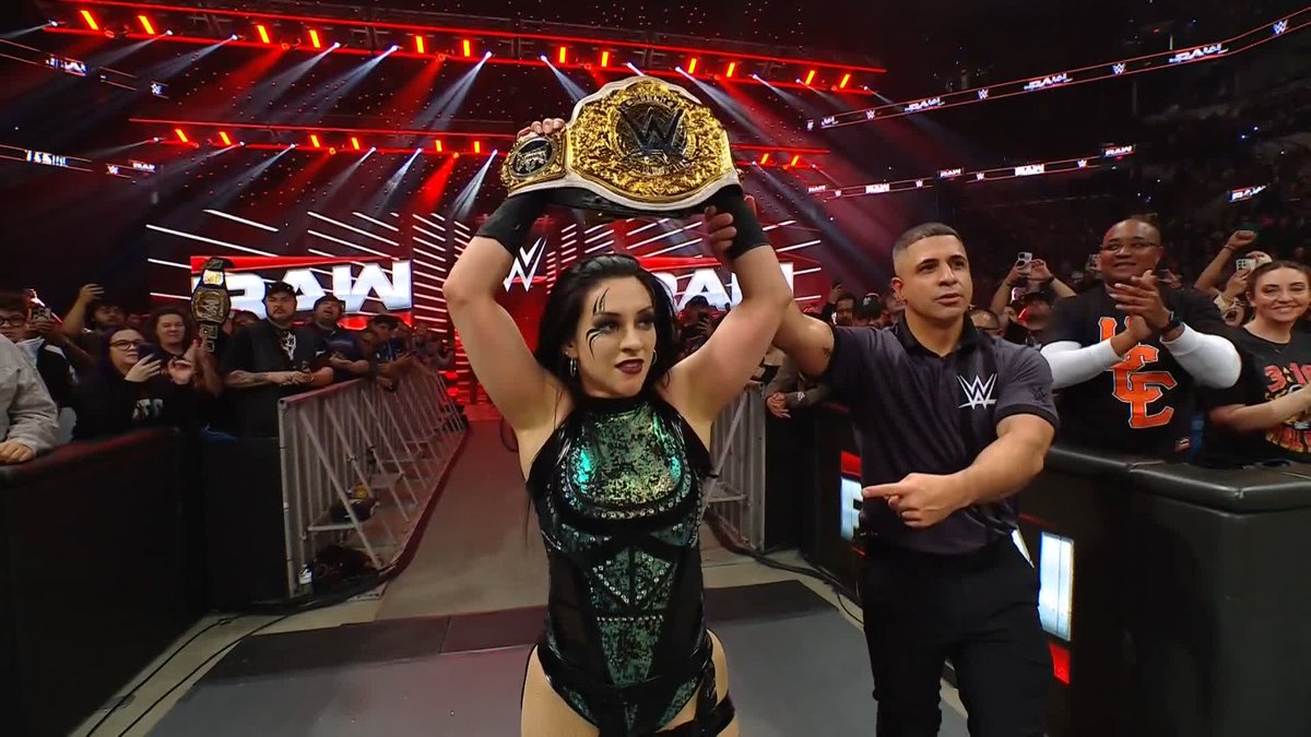 CHAOS takes over this match and Stephanie Vaquer picks up the WIN! 👊 IYO SKY