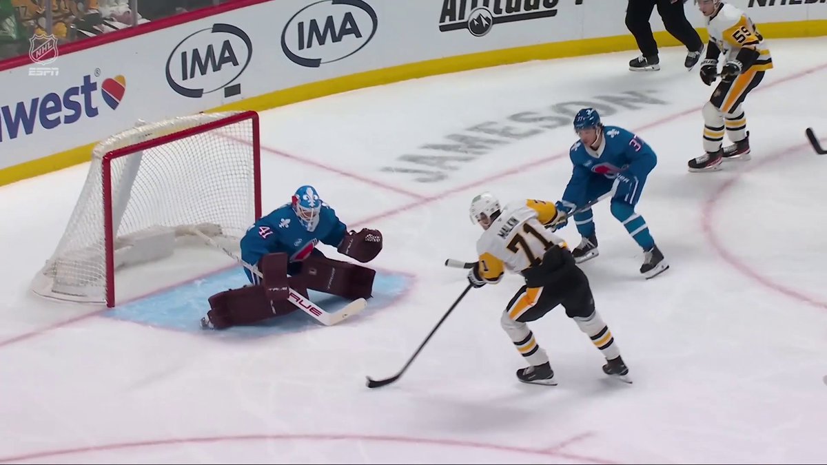 EVGENI MALKIN AGAIN 🤯 He's got two here in the first period! 🇺🇸: ESPN ➡️ 🇨🇦: Sports on Prime Canada ➡️