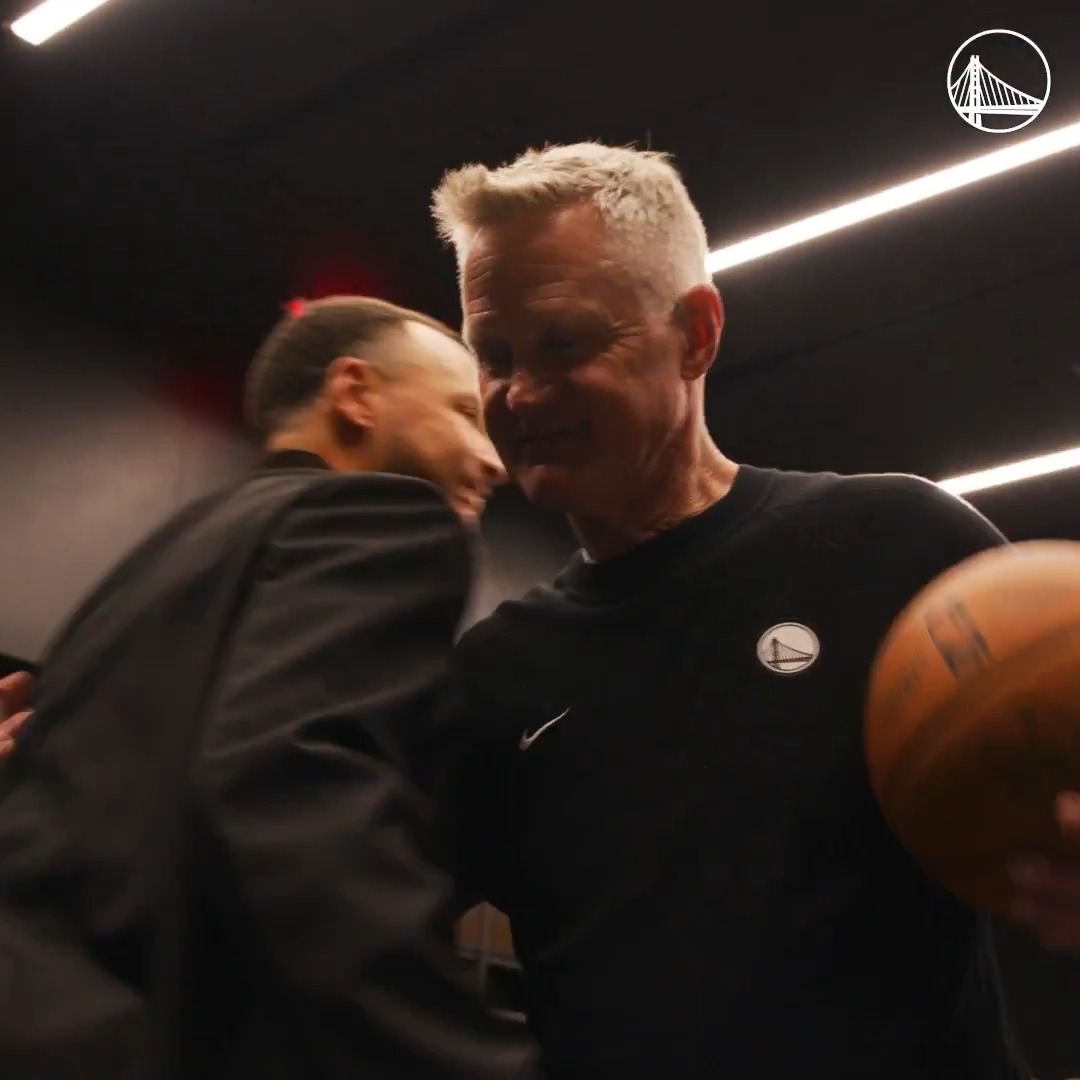 600th career win earns Coach Kerr the game ball! 👏
