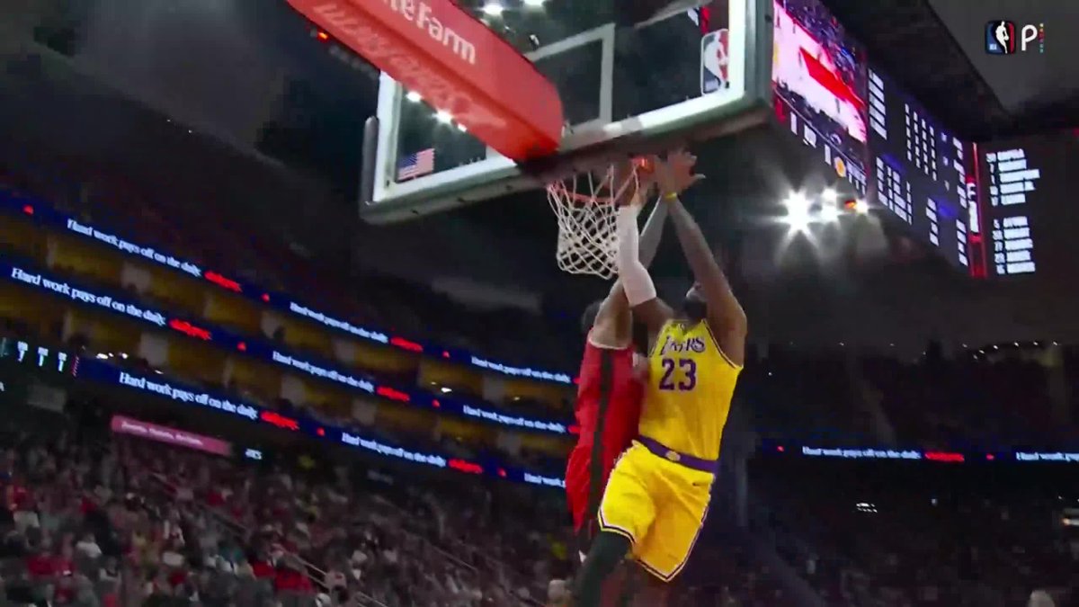 LeBron was flying in Houston 🚀😳