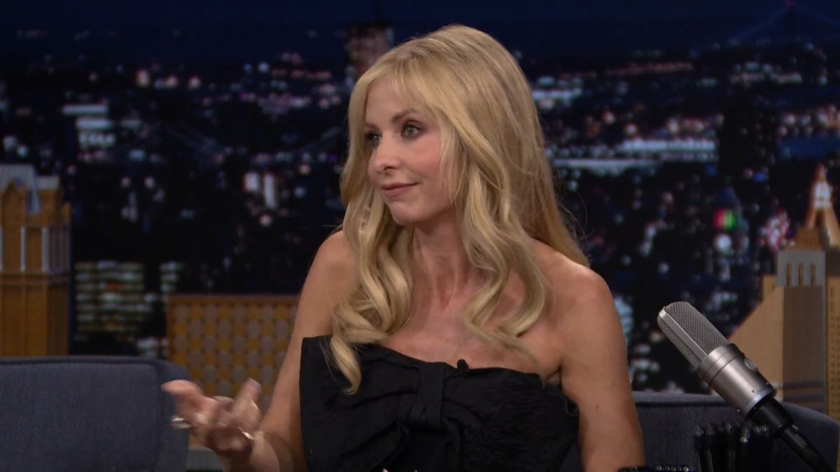 .Sarah Michelle reveals that Scooby-Doo and The Matrix had the same stunt team 🤯 #FallonTonight