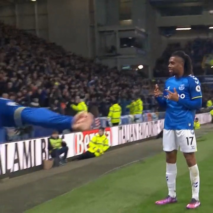 #OnThisDay 2022 Alex Iwobi scored the winner for Everton in the 99th minute v Newcastle at Goodison Park. Frank Lampard’s men were down to 10 men after Allan was sent off. Plus a Just Stop Oil protester attached himself a goalpost.#UTFT #EFC
