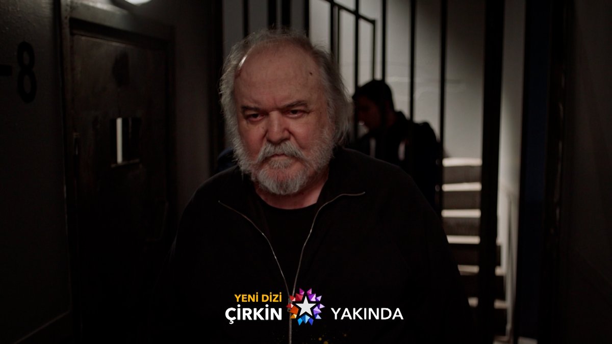 "Ökkeş baban, senin üstünü bir kalemde çizecek." #Çirkin yakında Star'da! ÇİRKİN