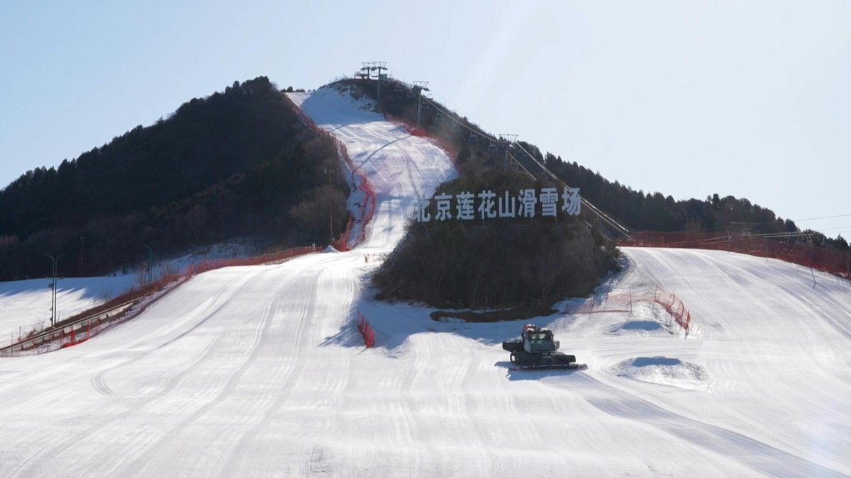 🇨🇳 ❄️ Chinese firms seek to loosen West's grip on lucrative snow business The Lianhuashan ski resort has added its first Chinese snowmaker. The snow gun costs about a third less than Western brands. China's snow-related equipment sales have surged almost fourfold since 2015.