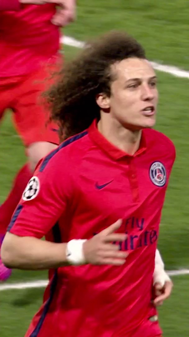When David Luiz scored against his former club Chelsea and celebrated like this 😳🎉