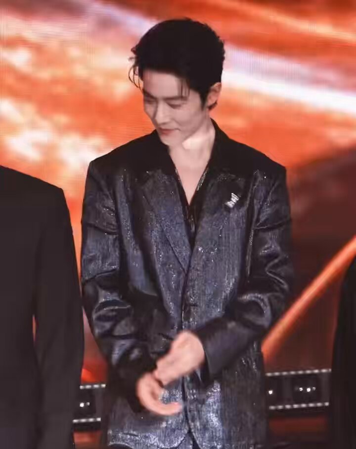 มุงตัวท้อปของวงการบันเทิงปฏิเสธการถือถ้วยรางวัลด้วยท่าทางโครตจะน่ารัก มุมิ พิกกี้บูบู เร็ววว เปงนางฟ้าตุวน้อยทิ นุม่ายอาวว นุม่ายอาวคับ~ ฮือ อยากจะบันทึกความน่ารักของน้องจ้านไว้บนมรดกโลกให้ทุกคนรับรุ้ว่ะ🥺💗🤲🏻