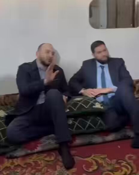 قام محافظ حمص، الدكتور عبد الرحمن الأعمى، بزيارة منزل الحاج سليمان الضحيك، والد الشهيد أبو حاتم الضحيك، برفقة وفد حكومي، وتم خلال الزيارة بحث الشكاوى المقدمة من عائلة الضحيك، وأكد محافظ حمص أن المشكلة تم حلها بشكل جذري سبب المشكلة بحسب المحافظ، هو أن النظام البائد رفع دعوة عام 2019 ضد عائلة الشهيد محمد الضحيك (أبو حاتم)، قائد أحد الفصائل في مدينة تلبيسة خلال سنوات الثورة بتهمة سرقة حديد أحد المؤسسات والتي كان يستخدمها أبو حاتم في بناء الملاجئ والتحصينات العسكرية بحسب الأهالي، والبلاغات في سوريا تحركت بشكل روتيني لذلك وصل البلاغ لعائلة الضحيك