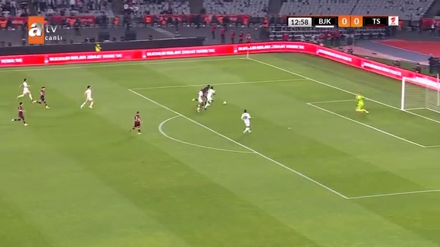Şu golü süper ligde atabilecek başka bir forvet yok yarısı kadar golü olmayanlarla kıyaslanıyor yazık.