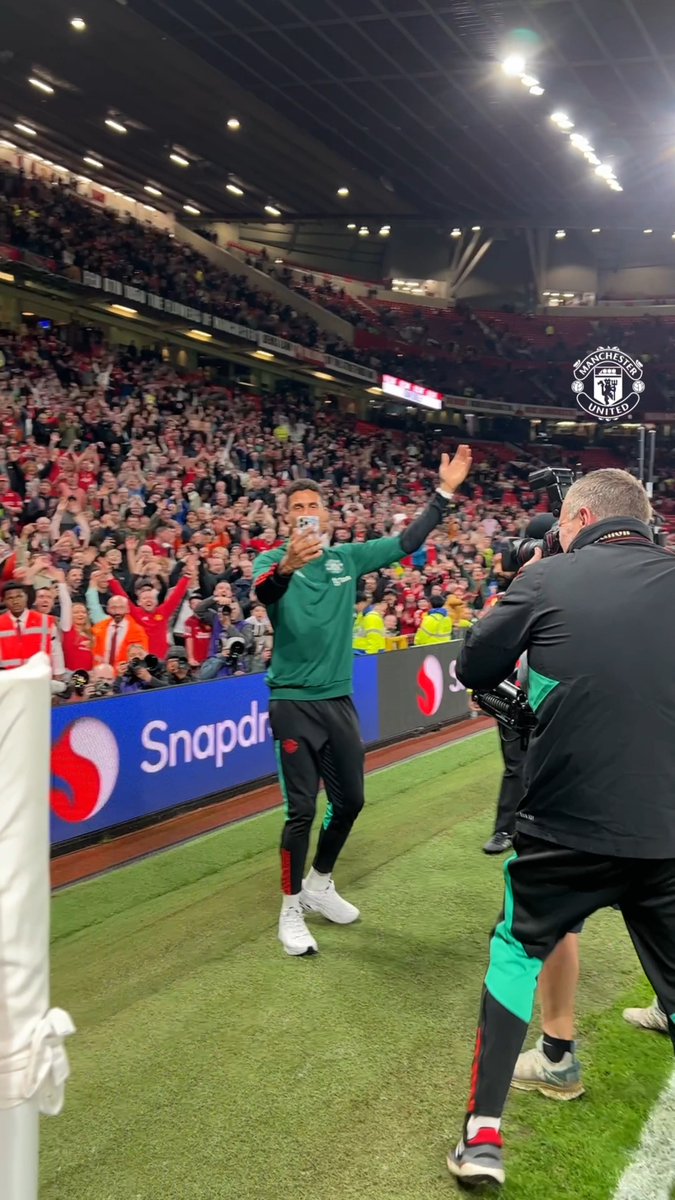 Throwback to when Bruno Fernandes was waiting for Raphael Varane in the tunnel while Varane was serenaded by United fans after his last United outing.