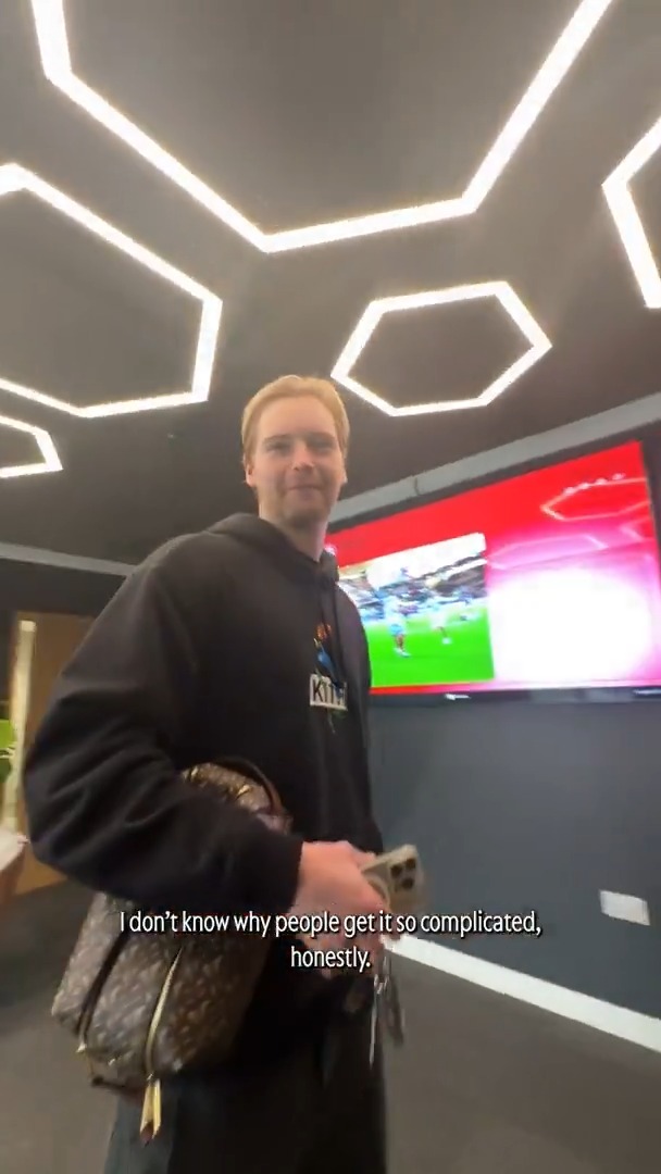 The Brentford players having no clue how to pronounce Irish names and then Nathan Collins and Caoimhin Kelleher showing them how it’s done What content 🇮🇪😂