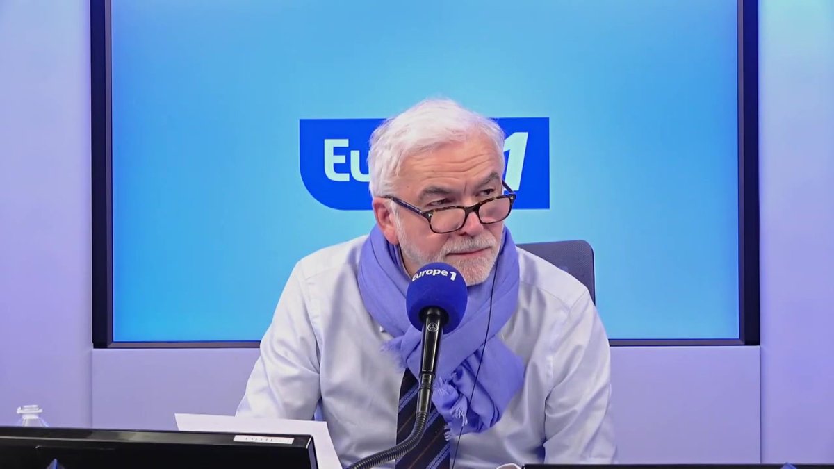 Hommage national à Arnaud Frion, militaire français tué en Irak "La cérémonie avait lieu en Isère. Avec un avion, vous y étiez en quelques dizaines de minutes donc que Macron fasse le choix de ne pas y aller, c'est très choquant" Gauthier Le Bret, #PascalPraudEtVous sur #Europe1