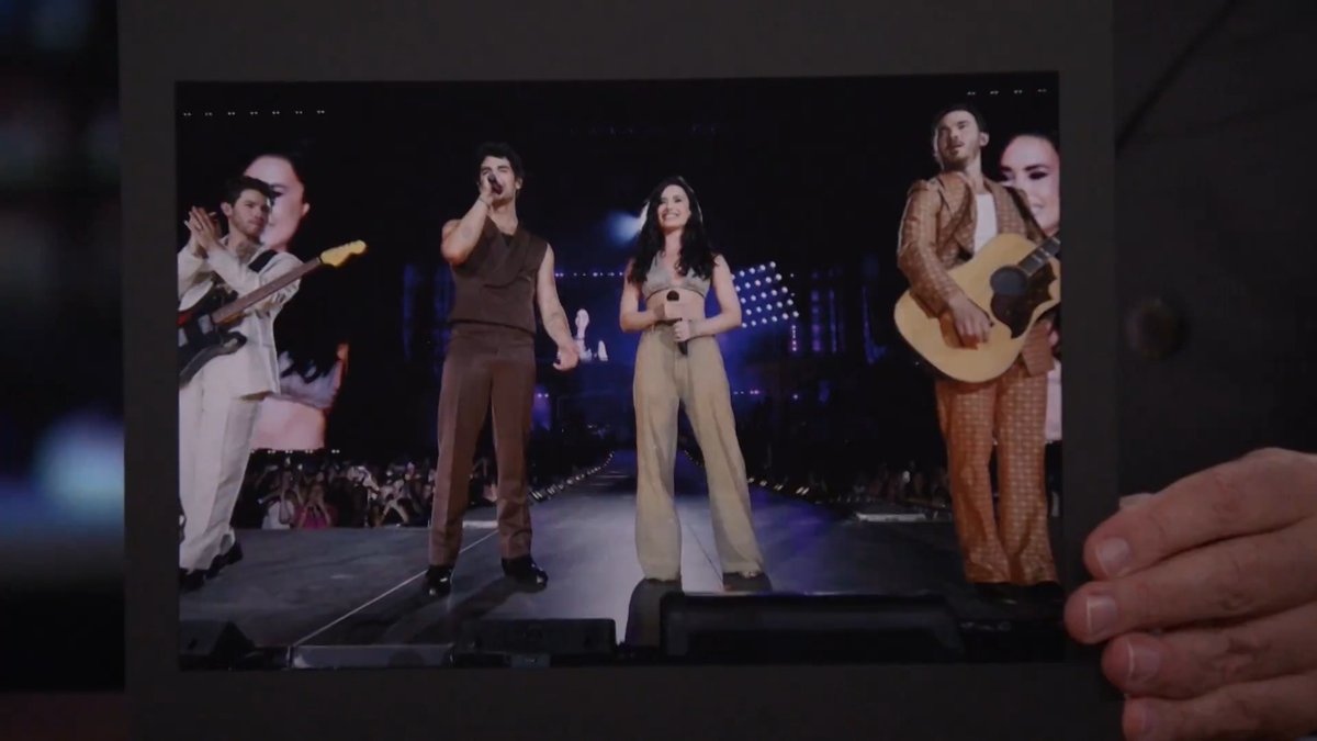 .Demi Lovato reunited with Jonas Brothers to perform “This Is Me” and “Wouldn’t Change a Thing” from Camp Rock 🥹 #FallonTonight