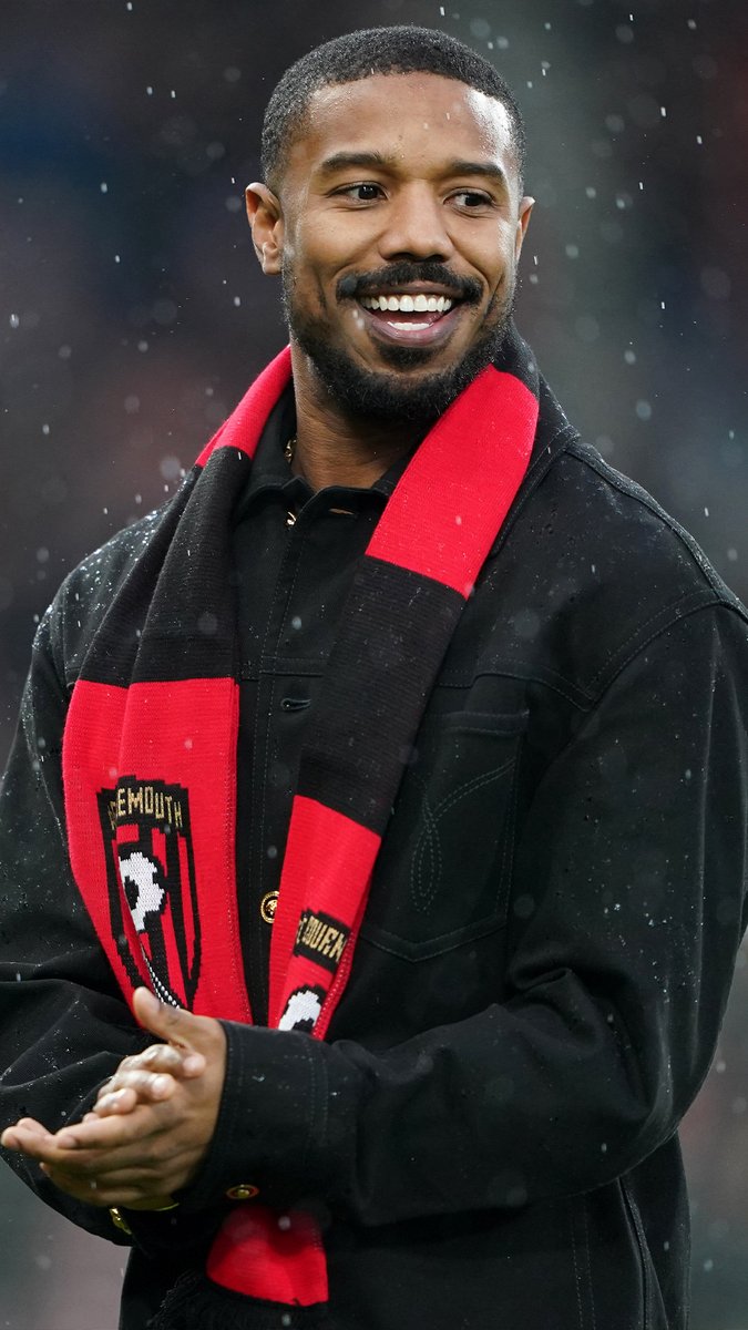مالك نادي ناجح وممثل فائز بالأوسكار' 🚨🚨🚨🎙️مايكل بي جوردان : لن احتفل بالأماكن الباهضة بالثمن أفضّل الأحتفال أولاً مع عائلتي بالمنزل ثم الذهاب والأحتفال مع جمهور نادي بورنموث' سيد التواضع الأوسكاري مايكل بي جوردان❤️'!