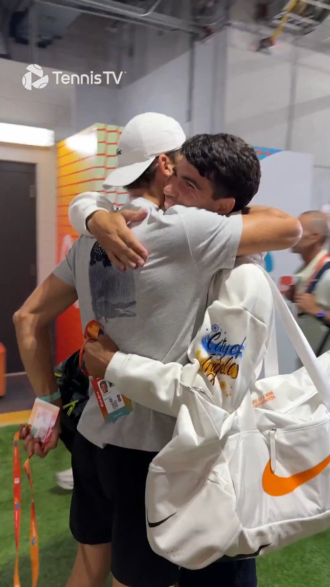 Carlitos Alcaraz has landed in Miami! And greeted on arrival by good friend Grigor Dimitrov ❤️ 🤝