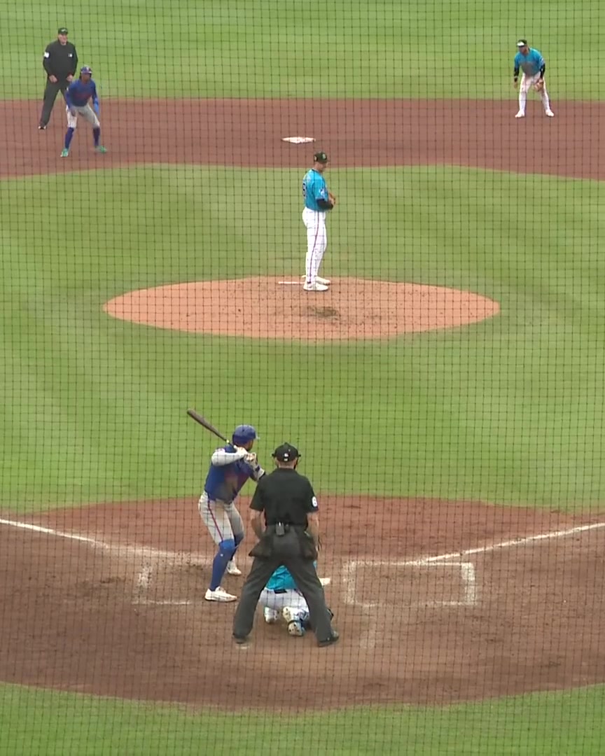 BO'S FIRST HOMER AS A MET 💥 Bo Bichette smacks a three-run shot and has driven in all five Mets runs today!