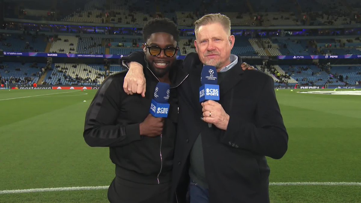 “Are you not watching my Instagram?” Peter Schmeichel had to make sure Micah Richards is paying attention 📱😂
