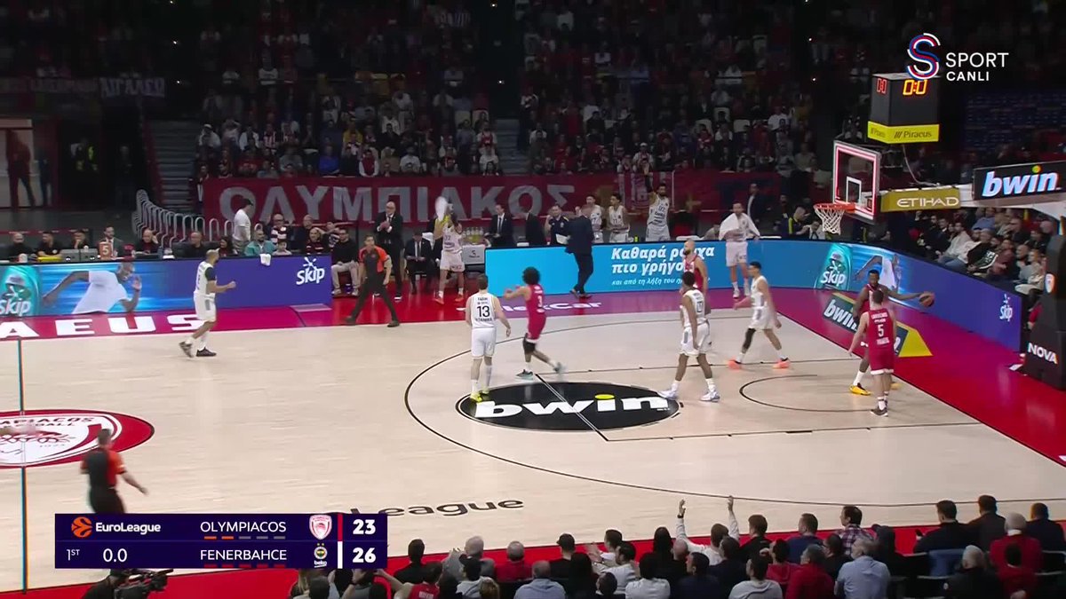 İşte Bonzie’nin ilk çeyreğin skorunu belirleyen üç sayılık isabeti! #YellowLegacy #EuroLeague