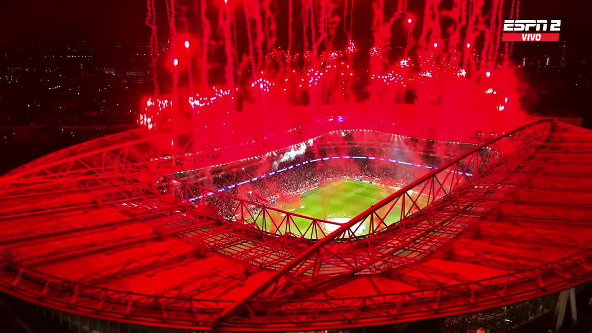 QUIEREN GANARLO DE ENTRADA: espectacular fiesta de la gente de Arsenal en la previa a la vuelta de los octavos de la #CHAMPIONSxESPN con Bayer Leverkusen. La ida finalizó 1-1. 📺 Toda la #UCL por #DisneyPlus Plan Premium