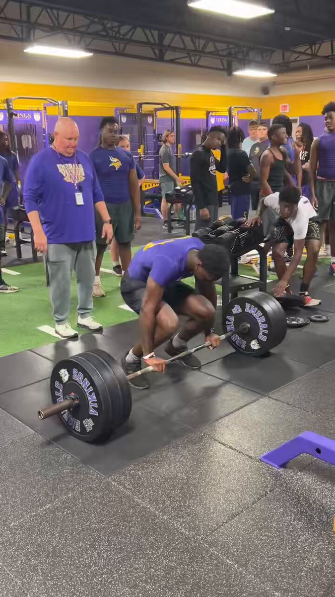 275 POWER CLEAN Class of 28 Wr/S 6’0 190 ✨✨✨ nextt_level_fitness Y. N. T. 🤘🏿🤘🏾🤘🏼 Troy McGowens II Emerald Vikings Athletics MaxPreps Prep Redzone 𝙉𝙀𝙓𝙏 🏈 Alex Jones