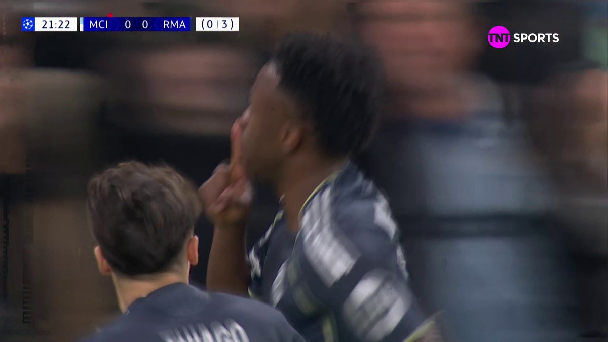 O gol de Vini Jr, que comemorou pedindo silêncio no Etihad Stadium. Manchester City 0x1 Real Madrid. 🎥 TNT Sports BR