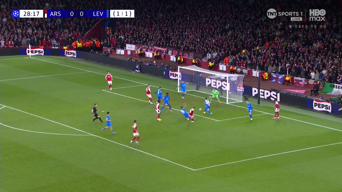 A terrific save from Blaswich to deny Trossard giving Arsenal the lead 🧤 📺 TNT Sports &amp; discovery+ UK