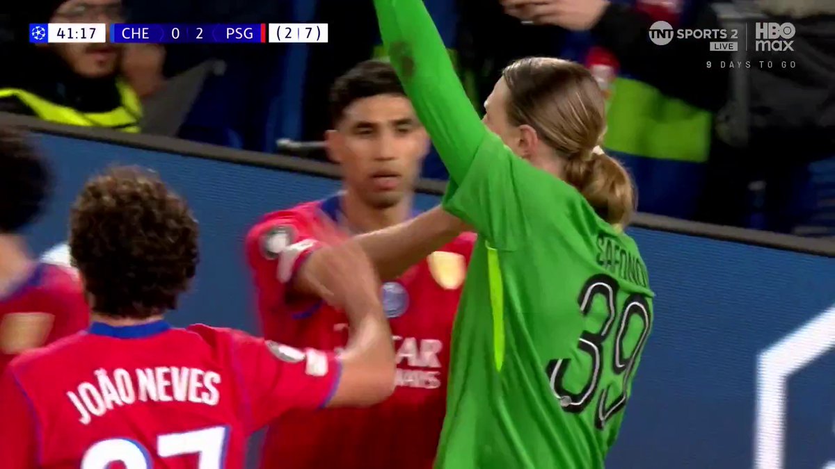 Safonov makes a great save to deny Cole Palmer 🧤 TNT Sports &amp; discovery+ UK