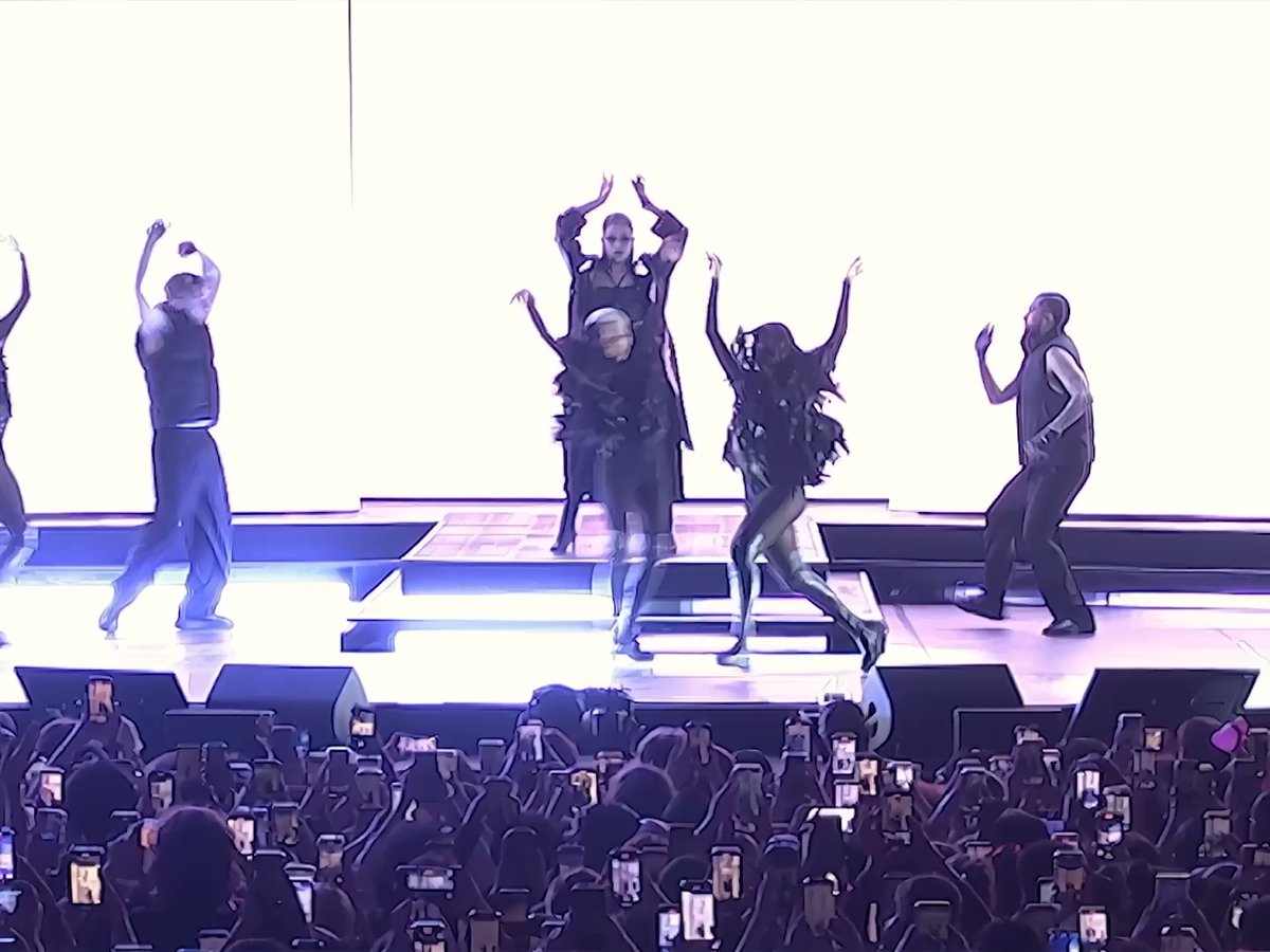 Who wanna rock with JENNIE?