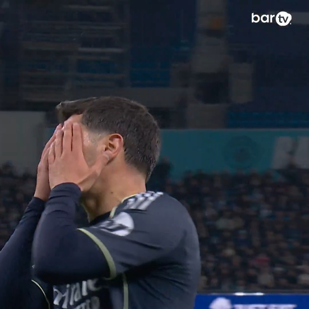 Ruben Dias hasta arriba de Ron Negrita se marea menos que con lo que le acaba de hacer Brahim