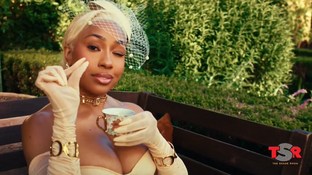 Yung Miami linked up with The Shade Room for an exclusive visual performance of her track “Tea Time” and she did not come to play! 👏🏾👏🏾Are y’all feeling it Roomies?? Watch #TeaTime full video HERE: