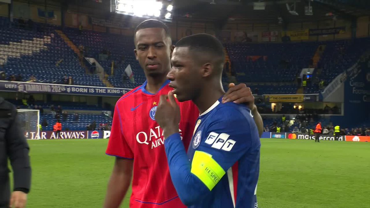 ¡LA RIVALIDAD SE QUEDA EN LA CANCHA! Después del partido en el que PSG eliminó al Chelsea, 🇪🇨 Willian Pacho se acercó a saludar a su compatriota 🇪🇨 Moisés Caicedo. Ambos se reencontrarán en 🇪🇨 #LaTri. ▶️ Mira la 🏆 #Champions League en el Plan Premium de #DisneyPlus