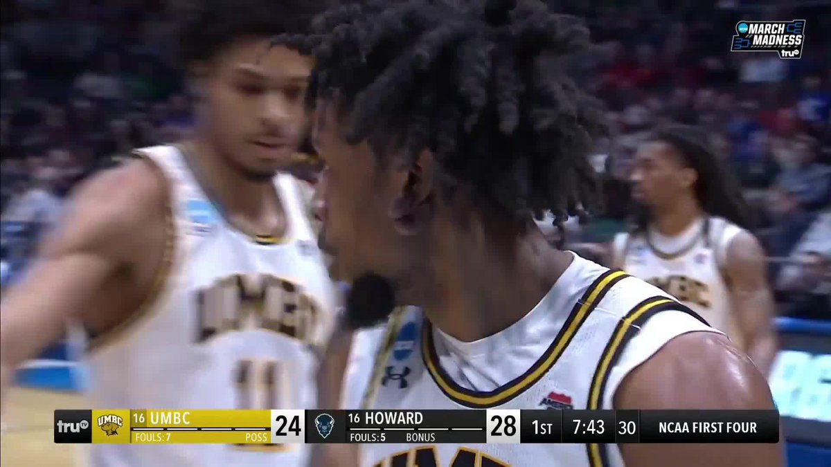 DJ Armstrong Jr. hangs tough and switches hands for the finish 💪 #MarchMadness UMBC Men's Basketball