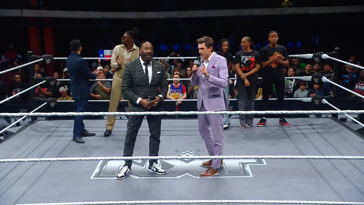 Everyone LOVES Booker T. Huffman ♥️