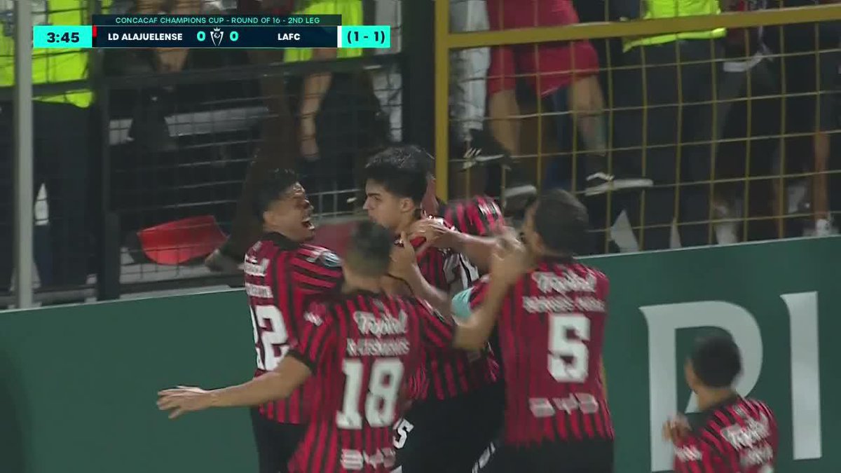¡GOOOOL DE LA LIGA! VAN DER PUTTEN DE CABEZA ABRE EL MARCADOR EN FAVOR DE LA LIGA DEPORTIVA ALAJUELENSE ANTE EL LAFC ▶️Todos los juegos de la 🏆 Concacaf #ChampionsCup en el Plan Premium de #DisneyPlus