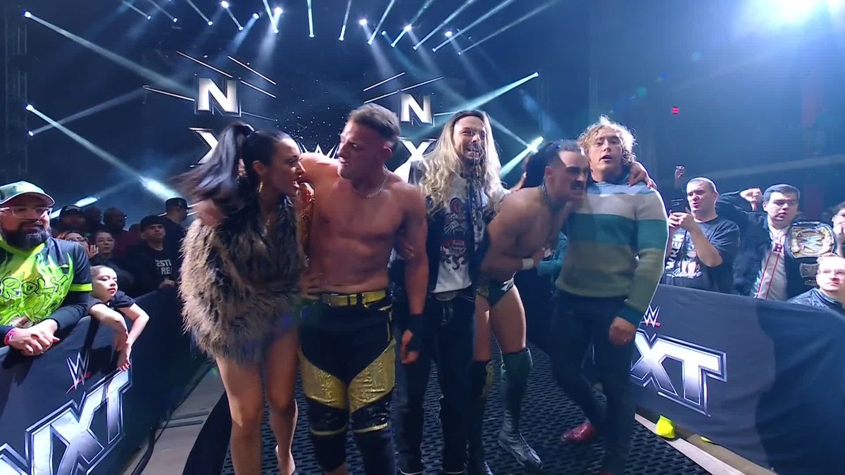Like father, like son 😯 Birthright ADVANCE to the Next Round of the Tag Team Tournament!