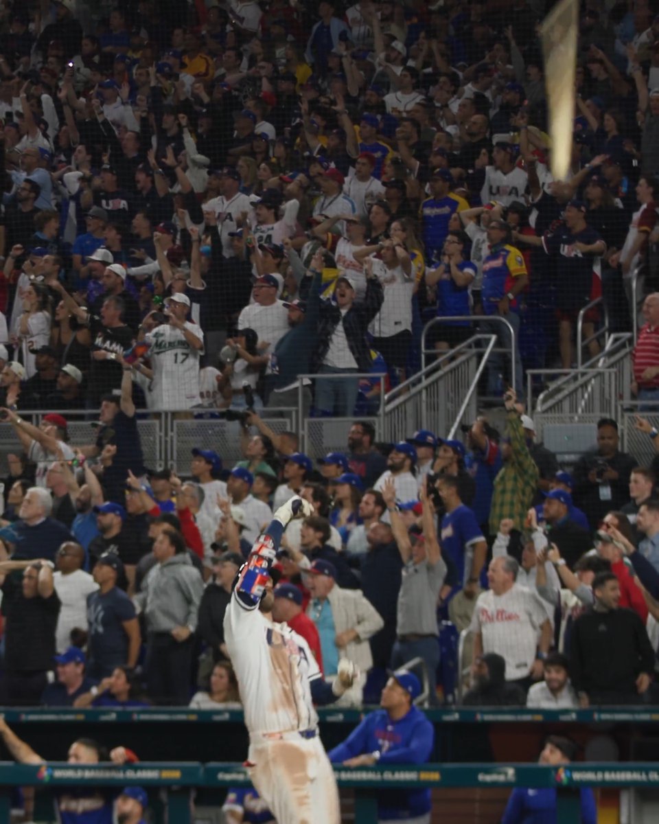 Bryce Harper sent that bat into orbit 🤯